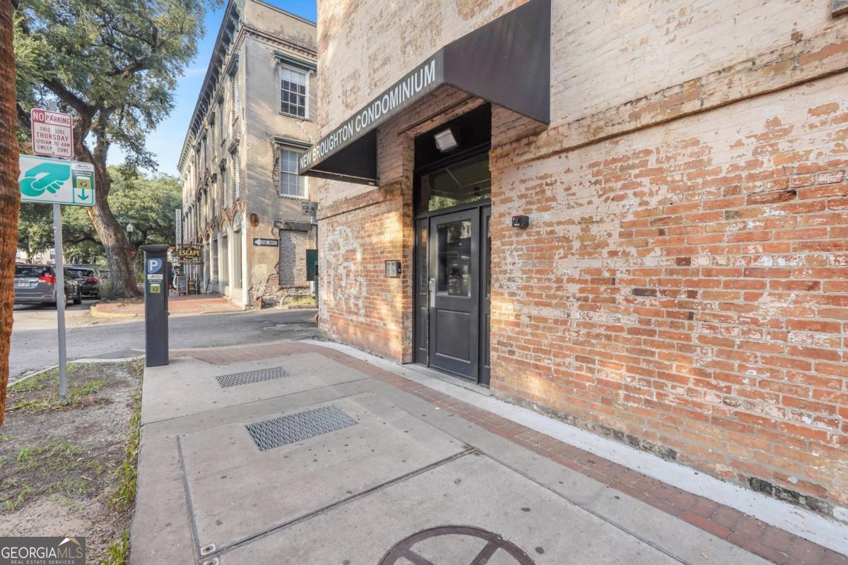 310 W Broughton Street Savannah GA 31401