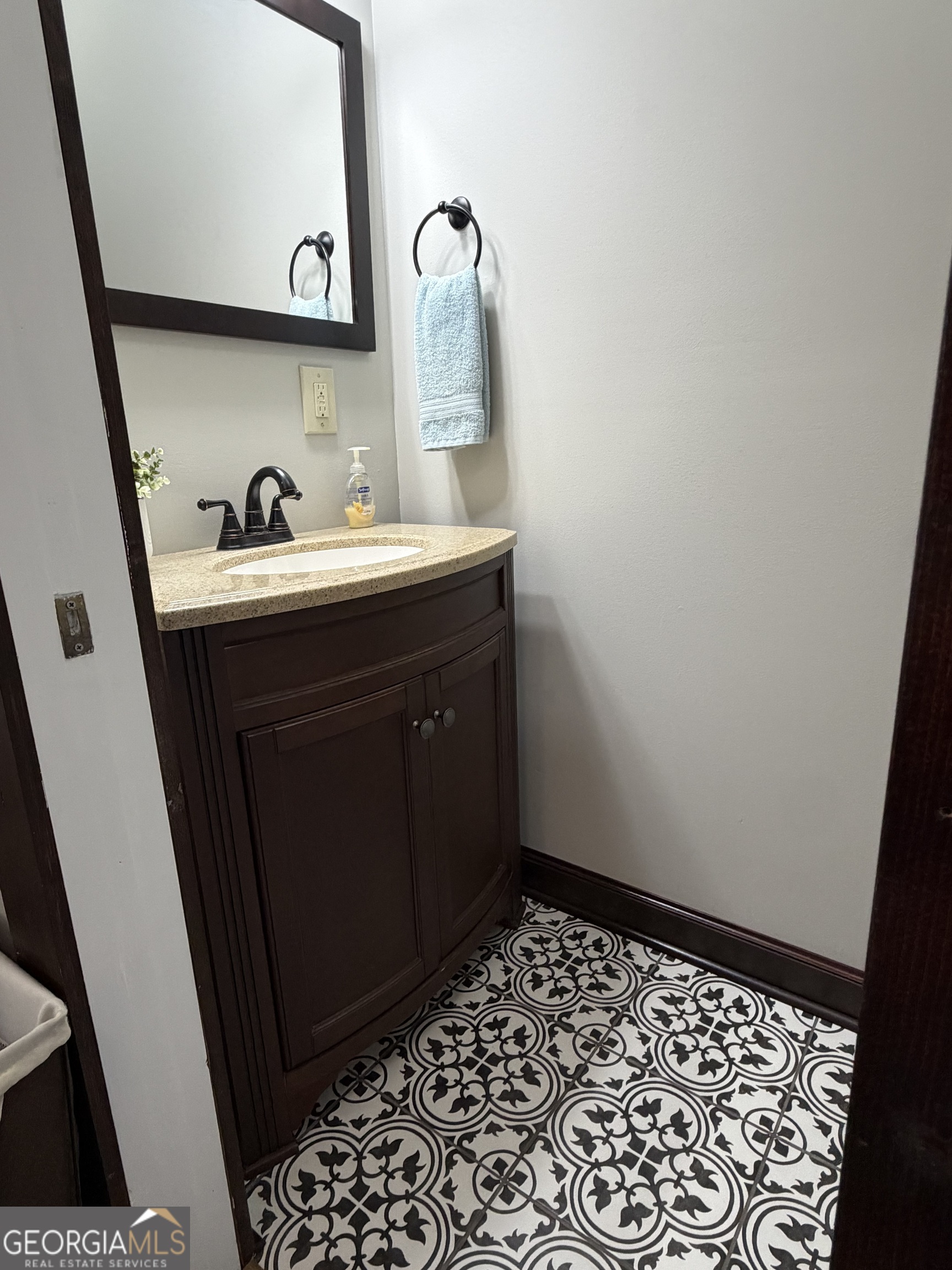 2 W Pearl Street Alamo GA 30411