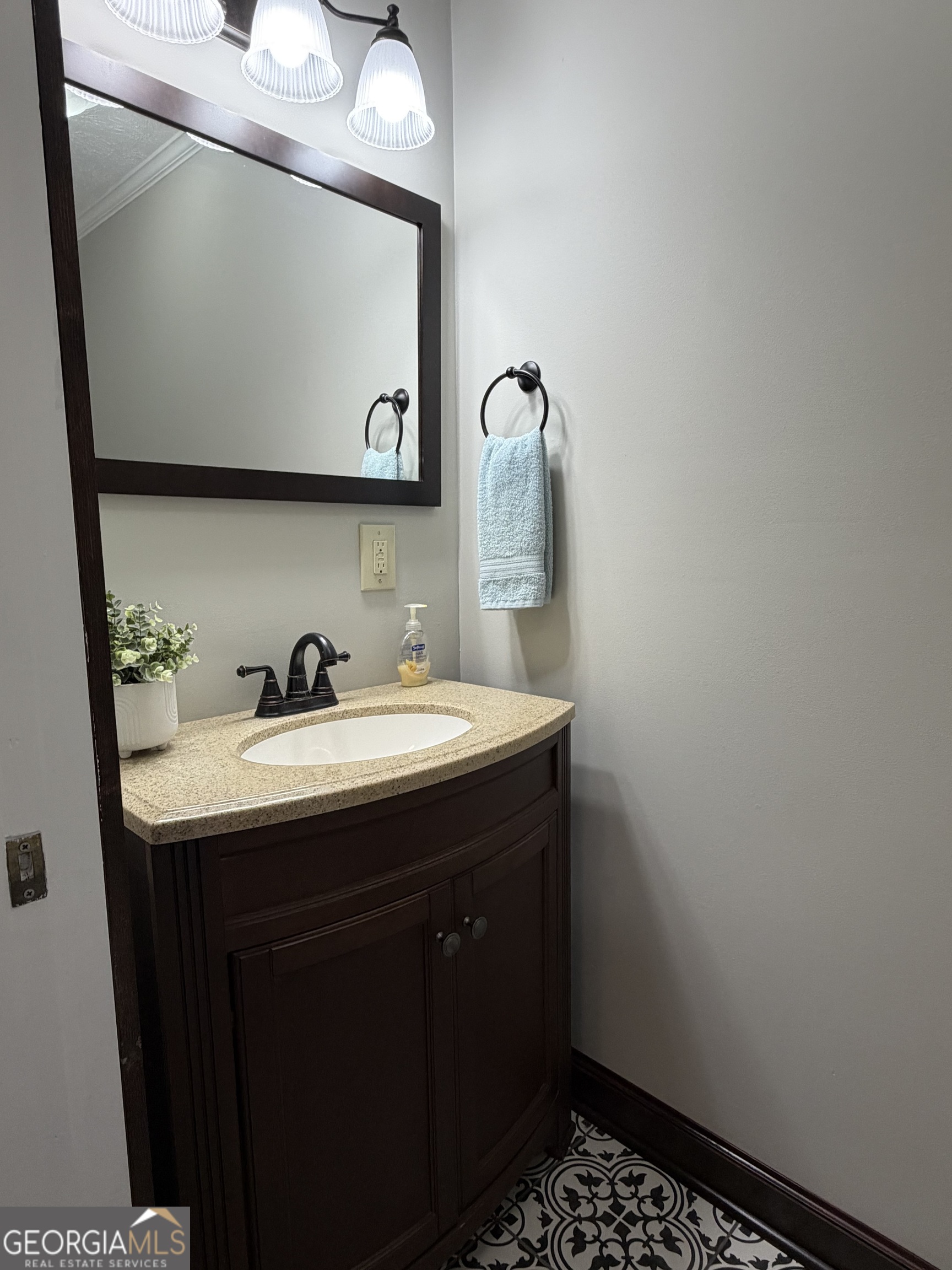 2 W Pearl Street Alamo GA 30411