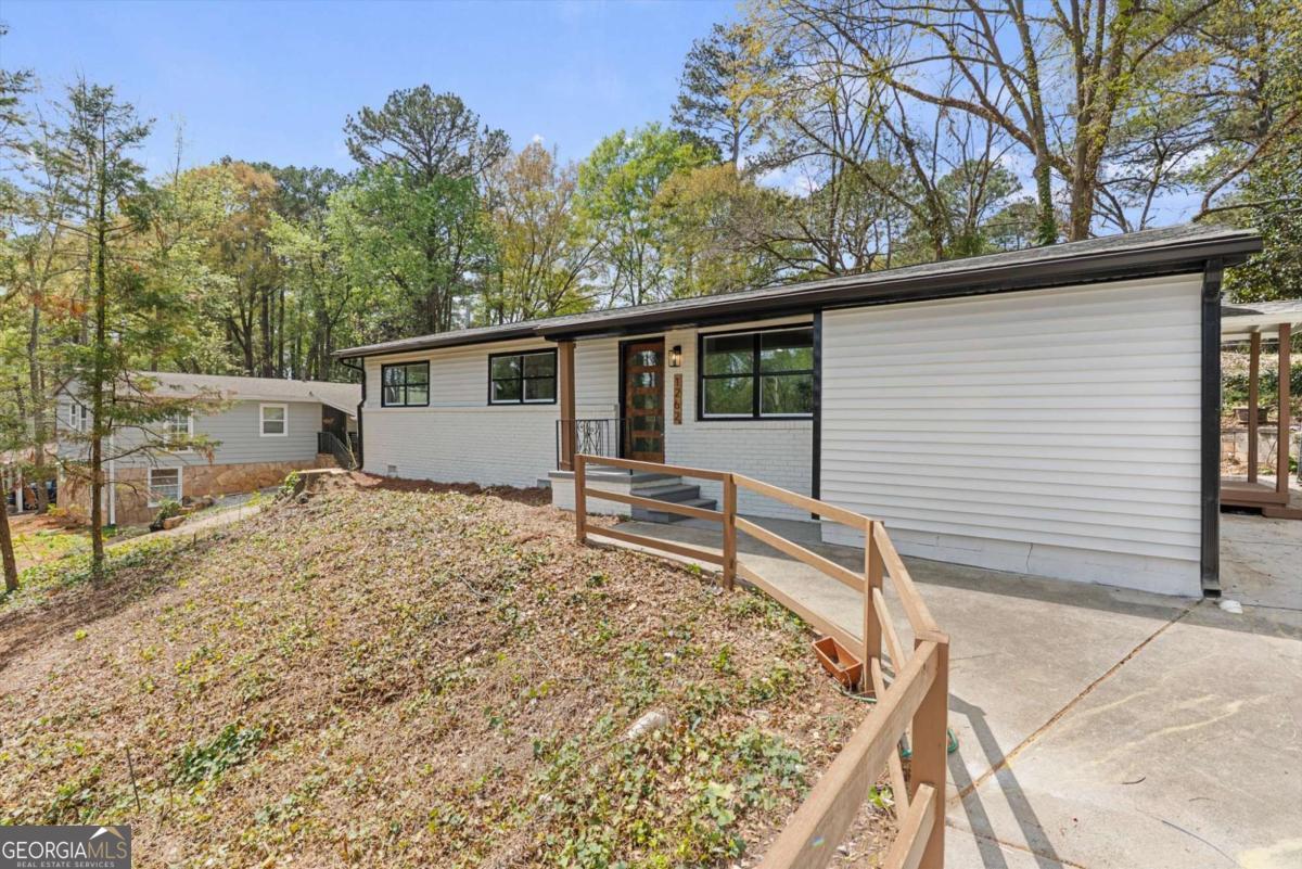 1262 Sparrow Lane Decatur GA 30033