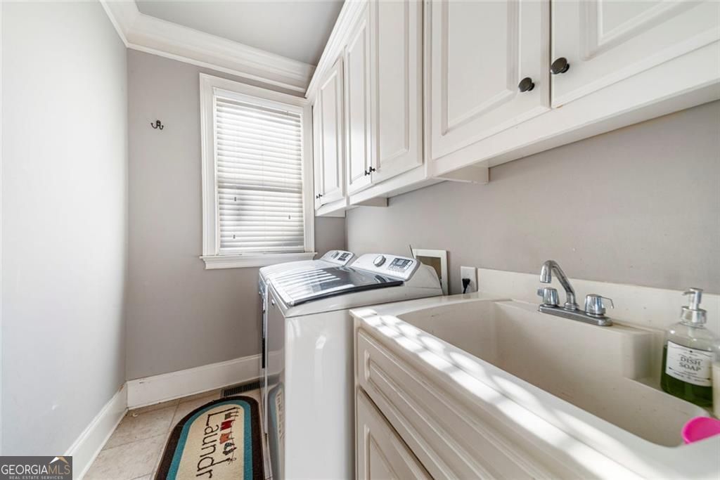 585 Settles Brook Court Suwanee GA 30024