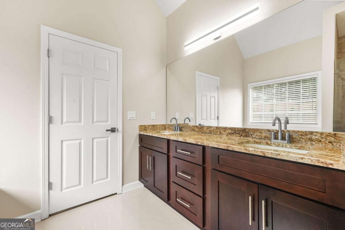 1564 Ember Oaks Circle Powder Springs GA 30127