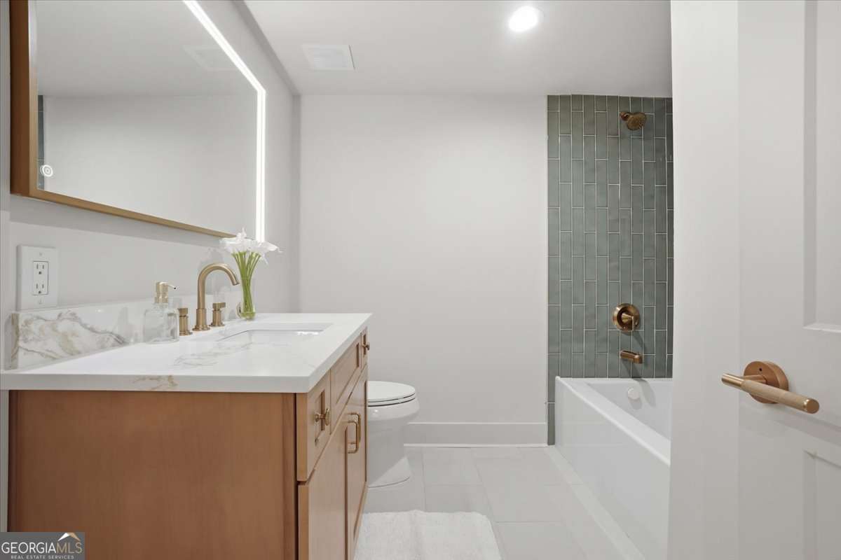 1566 Olympian Circle Atlanta GA 30310
