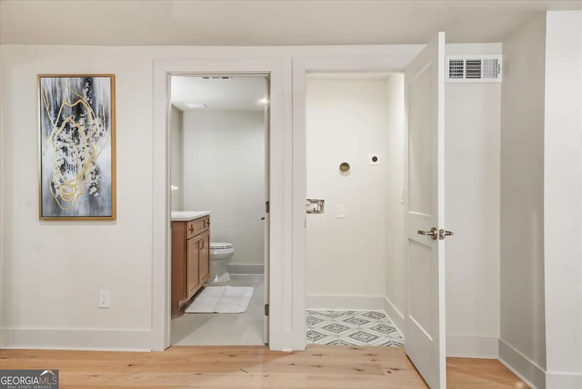 1566 Olympian Circle Atlanta GA 30310
