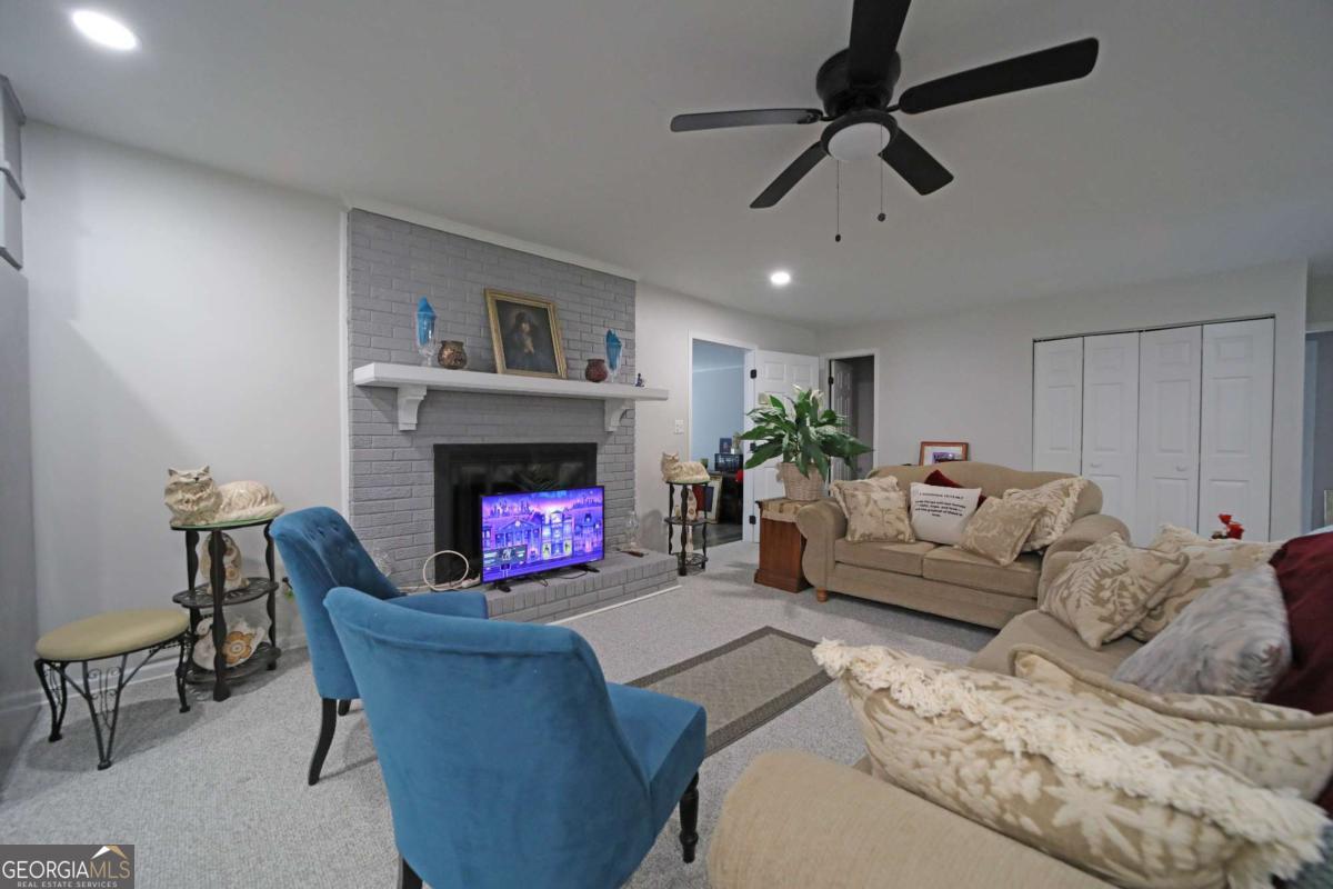 3863 Artist View Decatur GA 30034