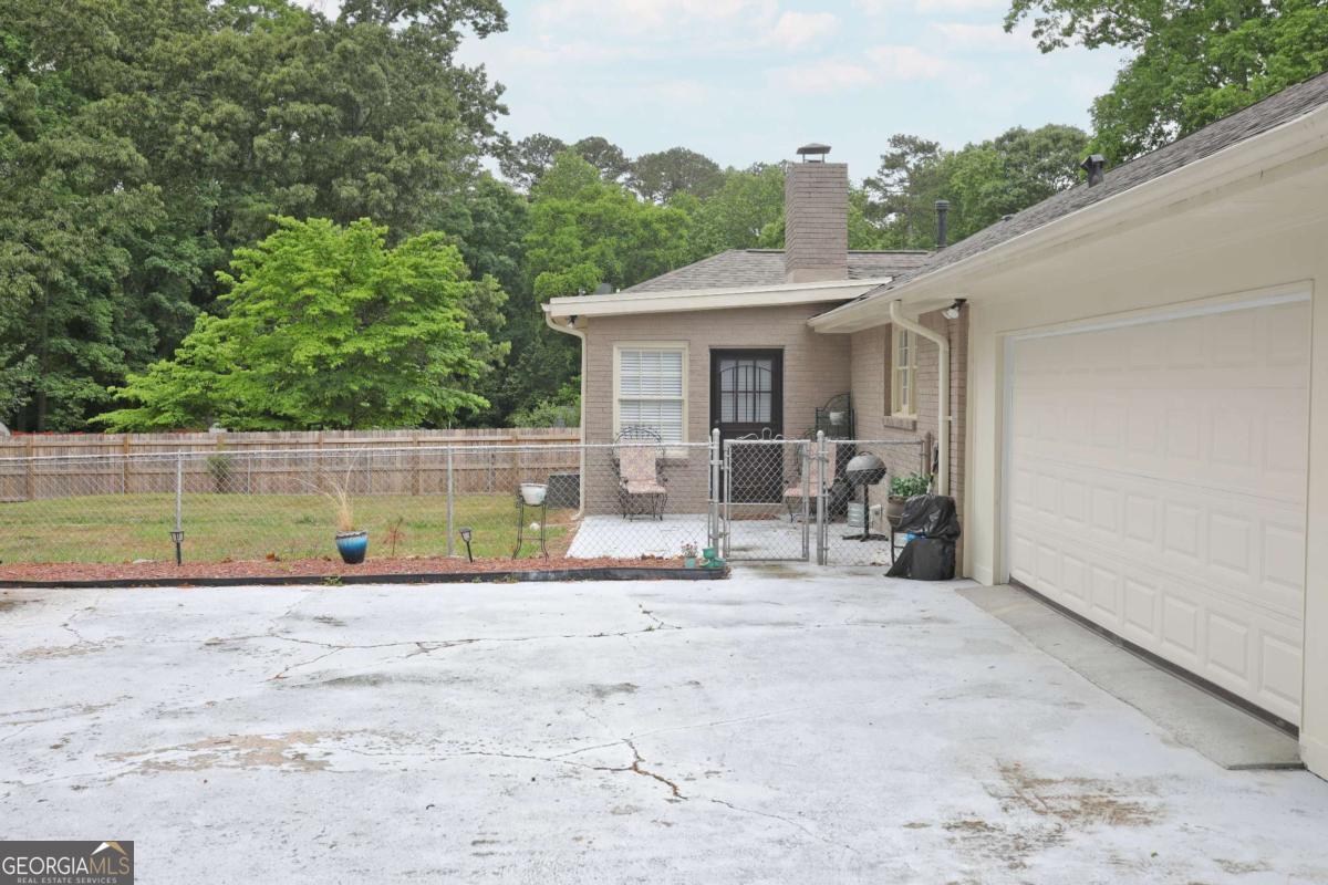 3863 Artist View Decatur GA 30034