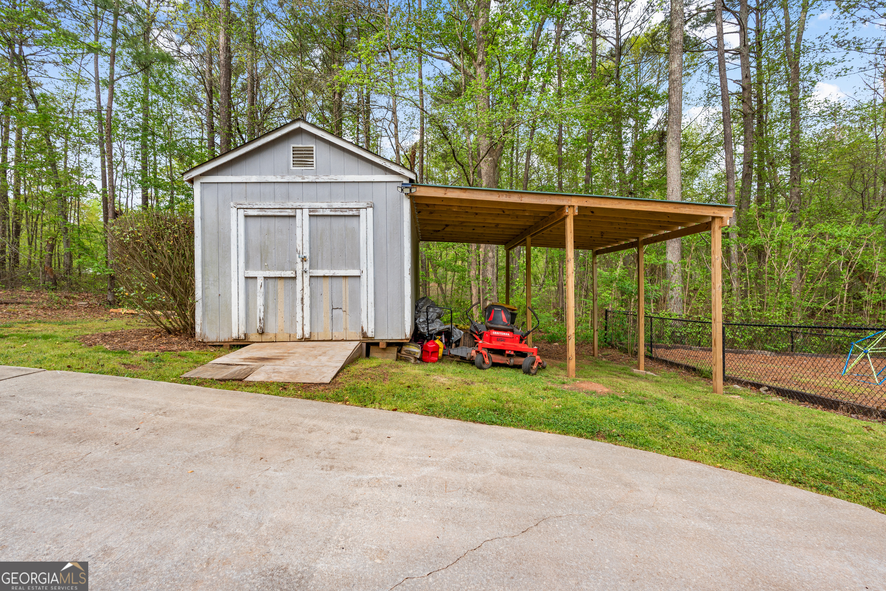 35 S Robin Lane Newnan GA 30263