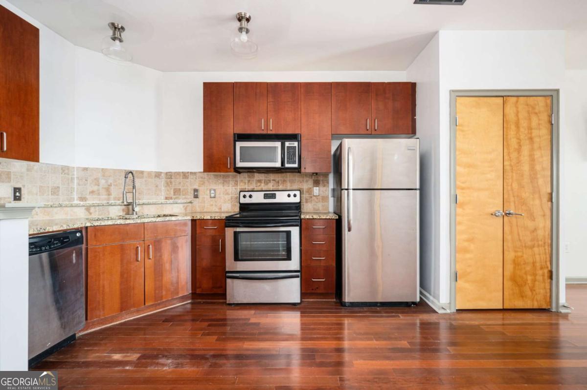 898 Oak Street SW Atlanta GA 30310