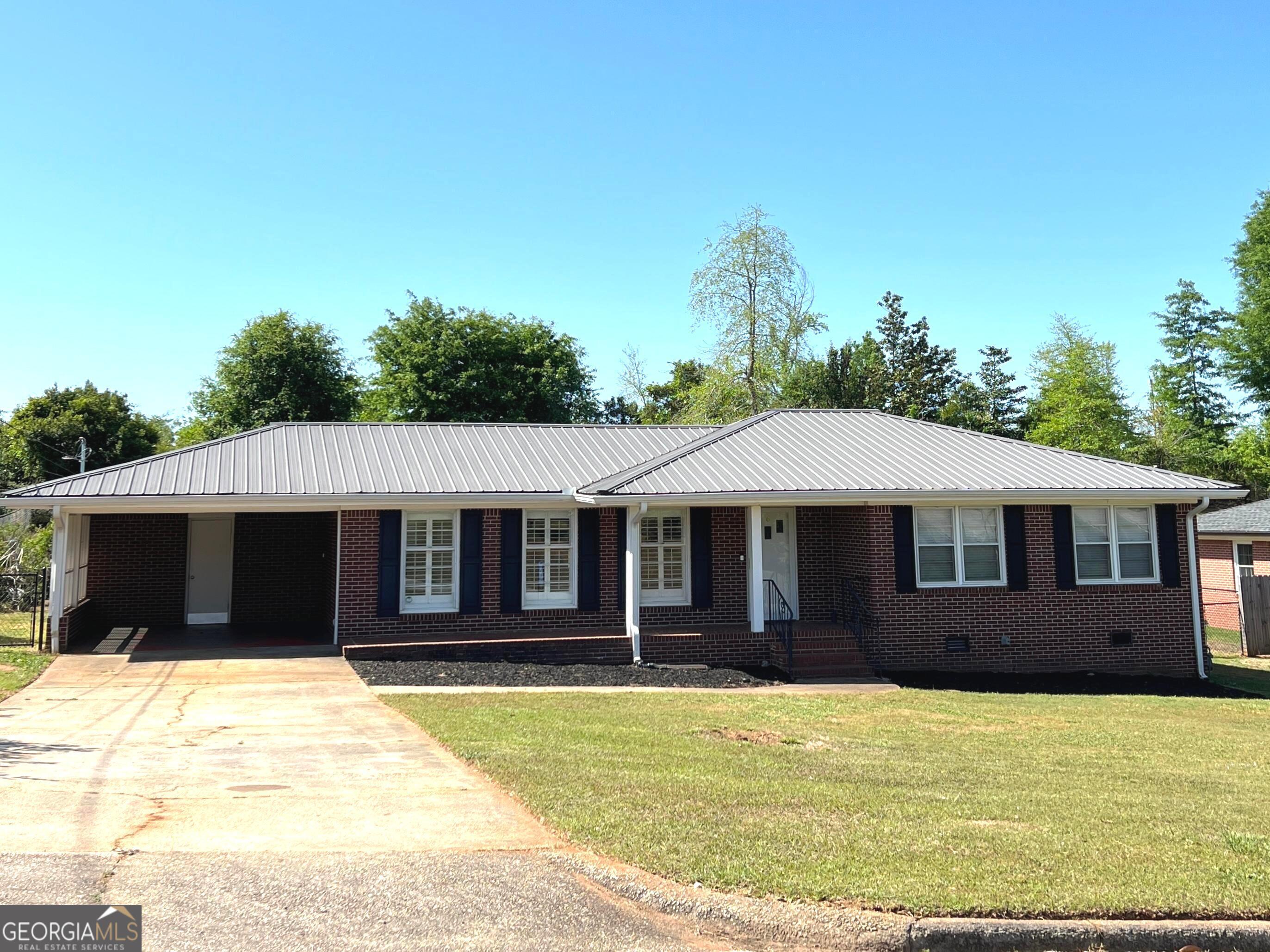6 Colonial Drive Newnan GA 30263