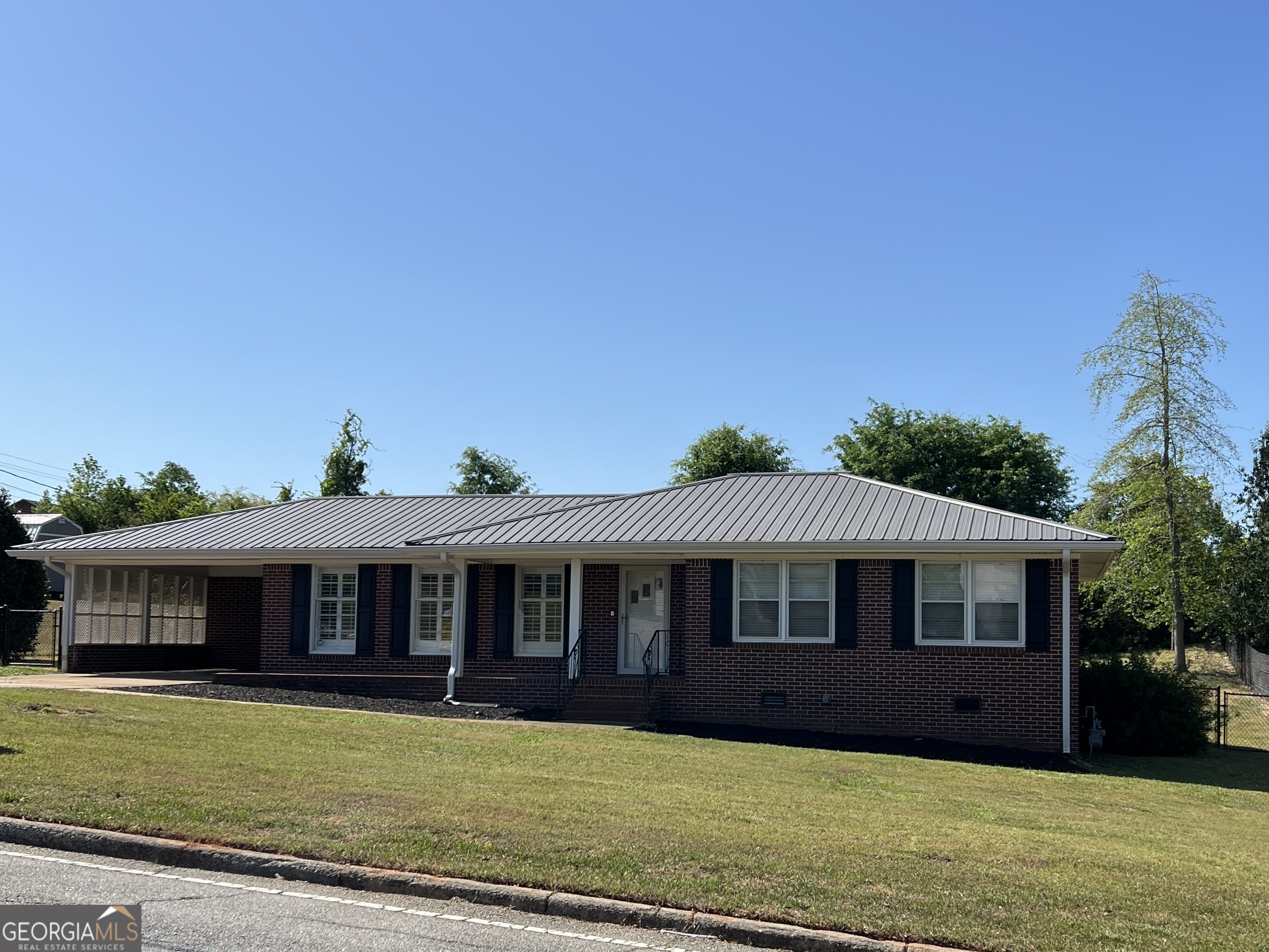 6 Colonial Drive Newnan GA 30263