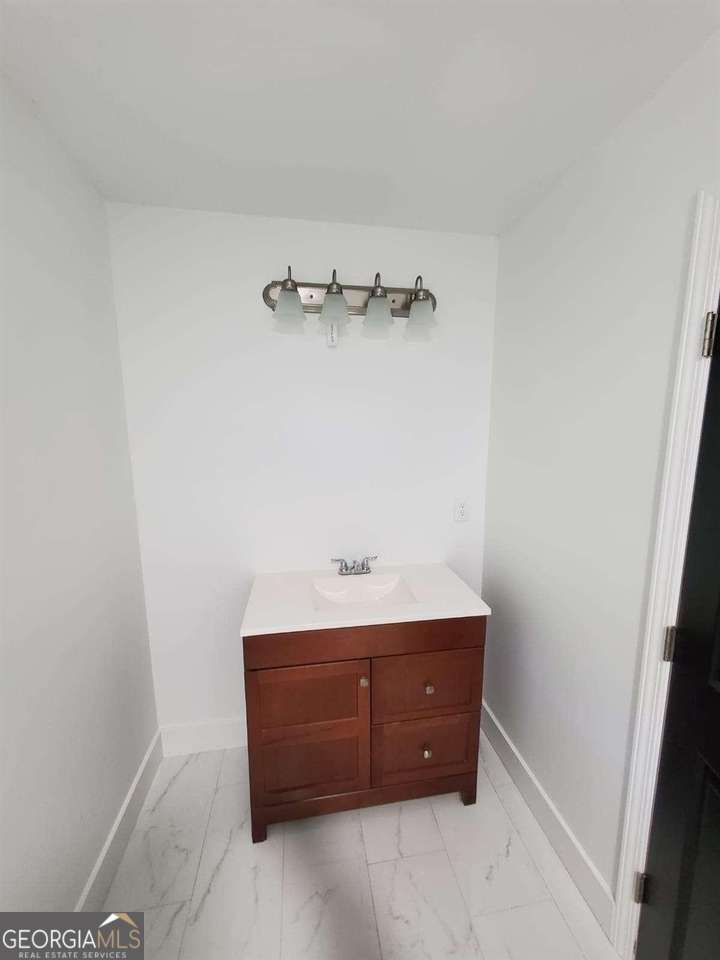 2802 Palm Drive East Point GA 30344