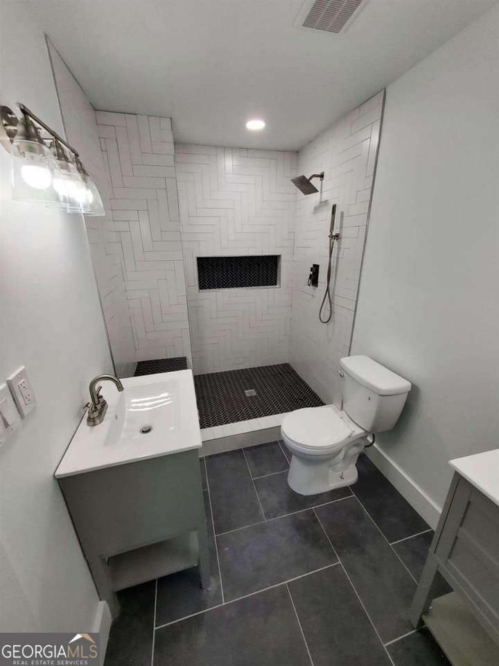 2802 Palm Drive East Point GA 30344