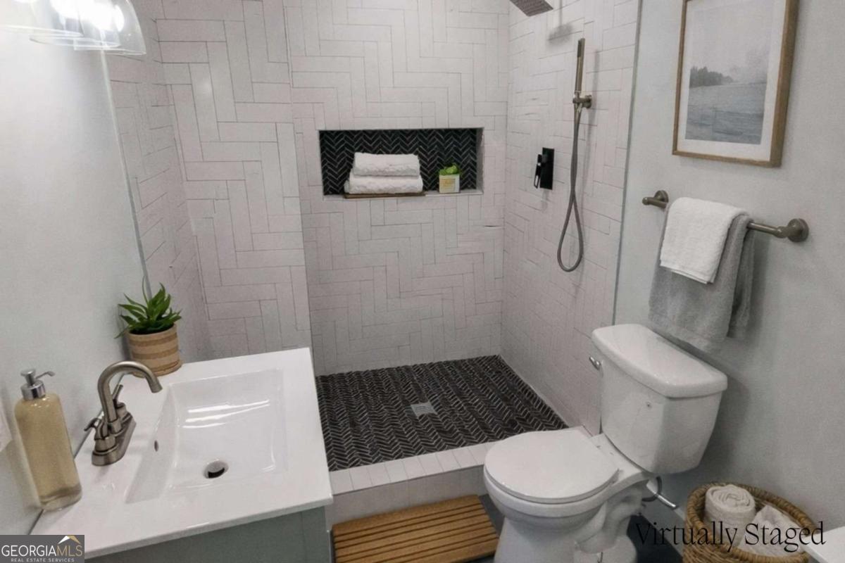 2802 Palm Drive East Point GA 30344