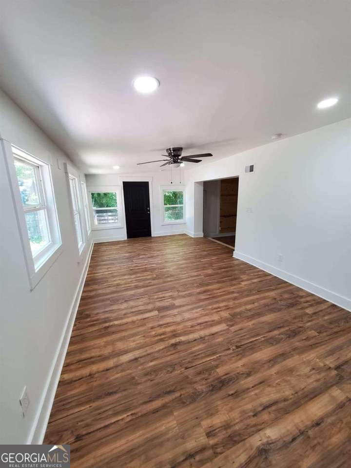 2802 Palm Drive East Point GA 30344
