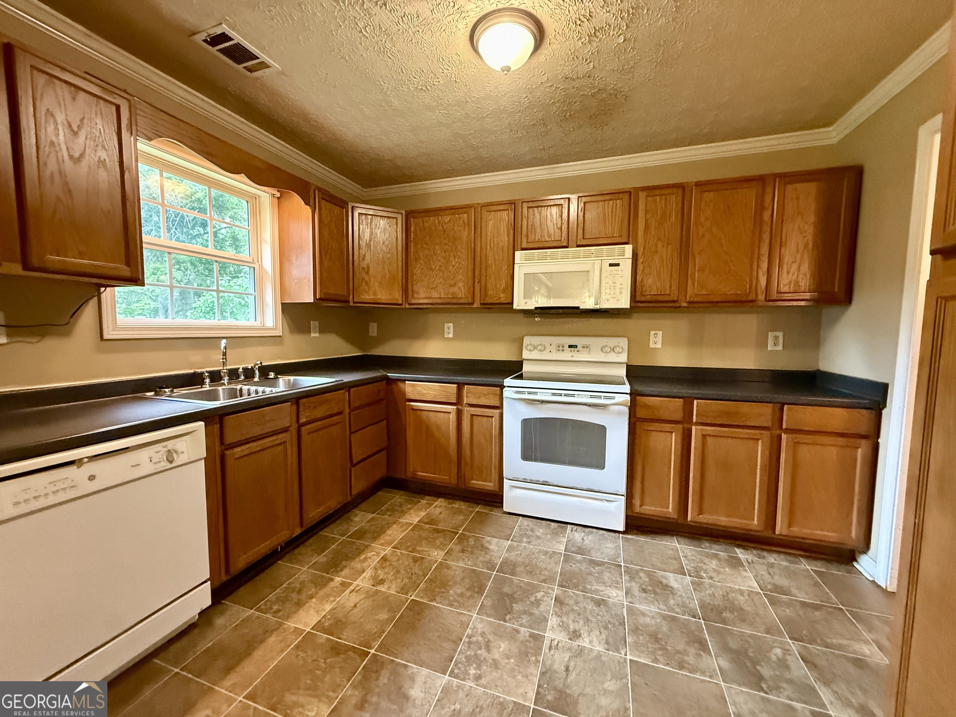 208 Donna Lane Dallas GA 30157