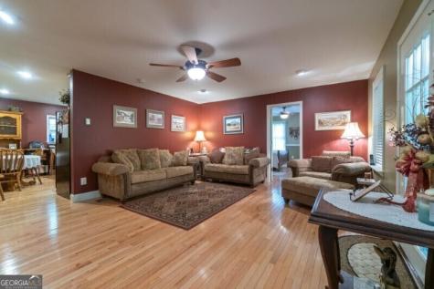 55 Santa Pera Drive Cleveland GA 30528