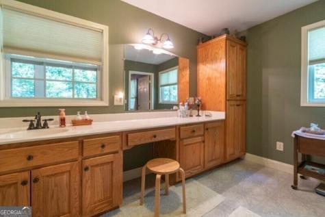 55 Santa Pera Drive Cleveland GA 30528