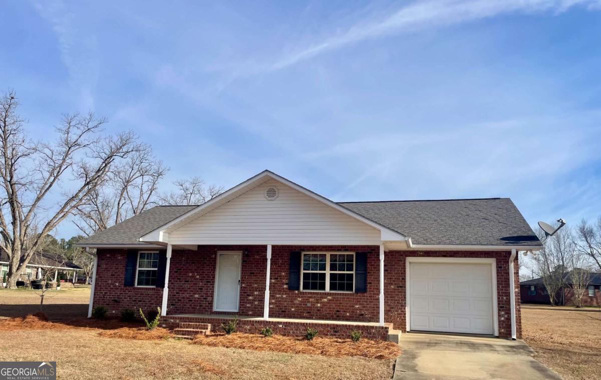 109 Lincoln Drive Glennville GA 30427