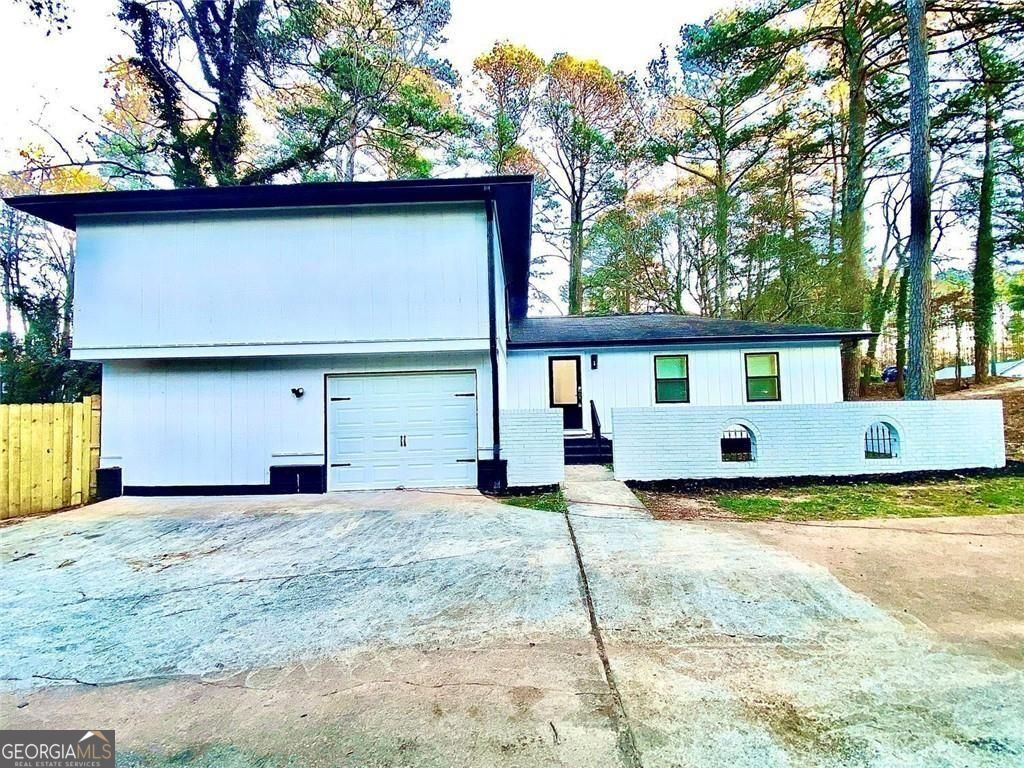 5390 Rockbridge Road Stone Mountain GA 30088