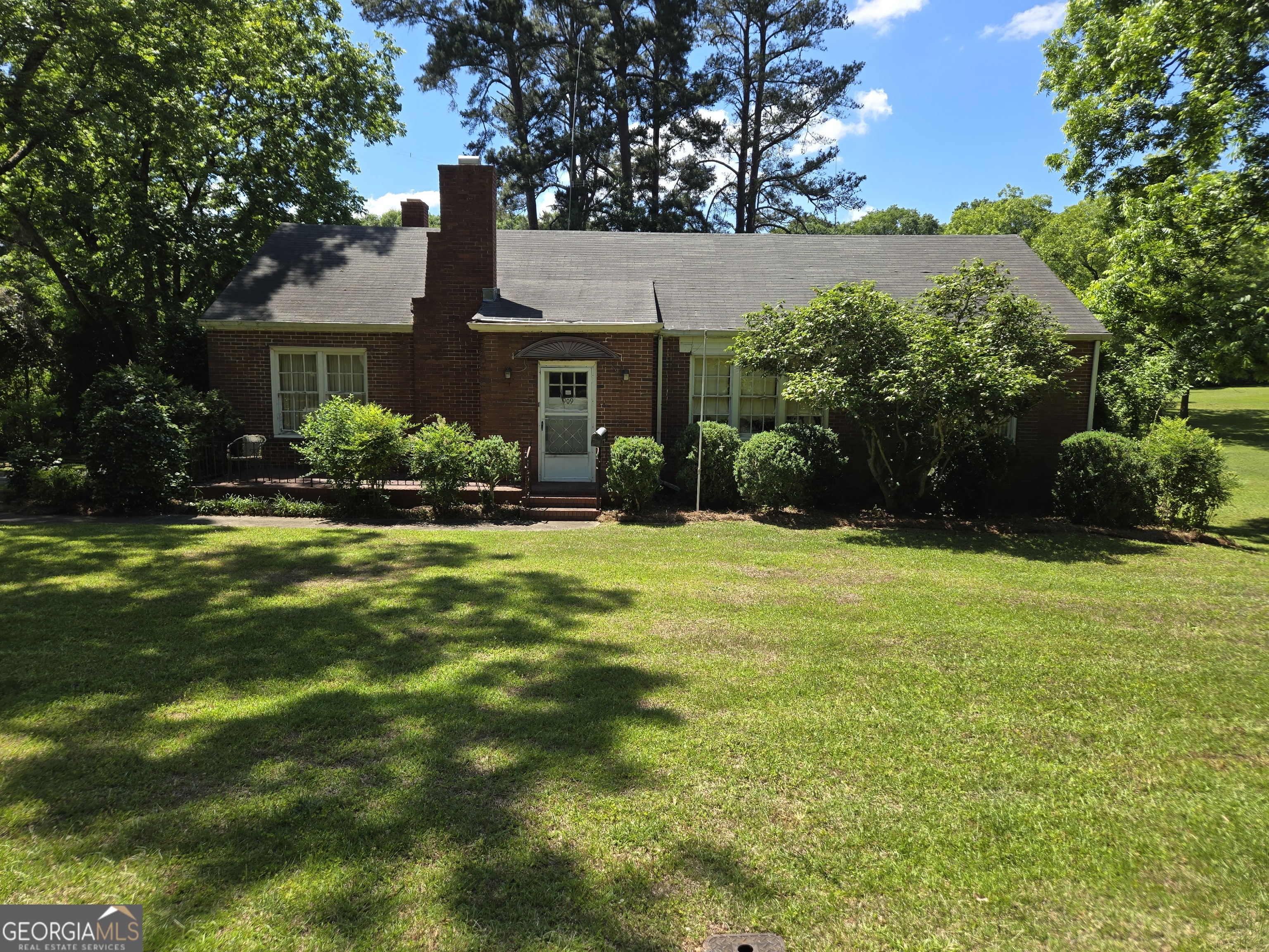 909 Thomaston Street Barnesville GA 30204