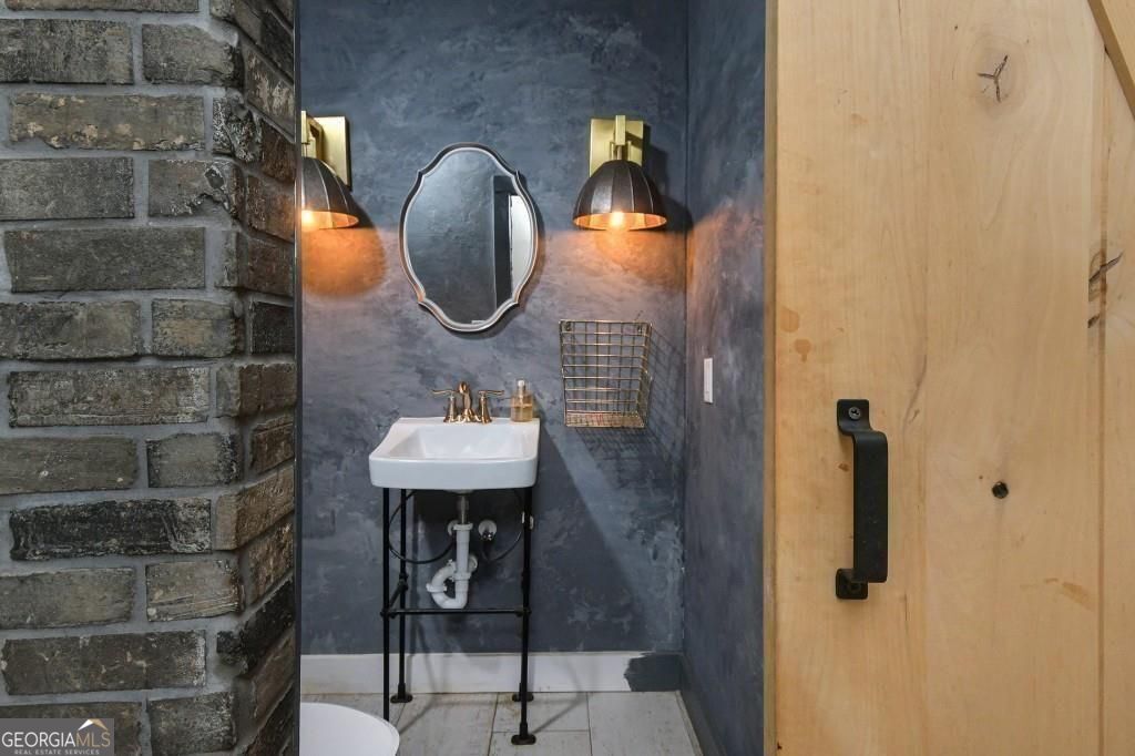 15585 Thompson Road Alpharetta GA 30004