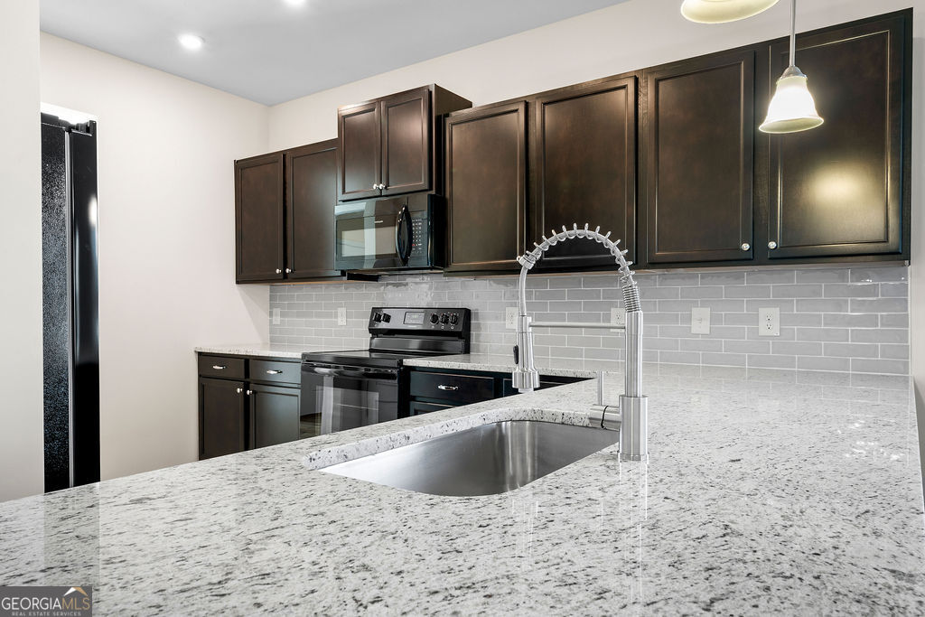 15 Sleepy Oaks Trail NE Rome GA 30165