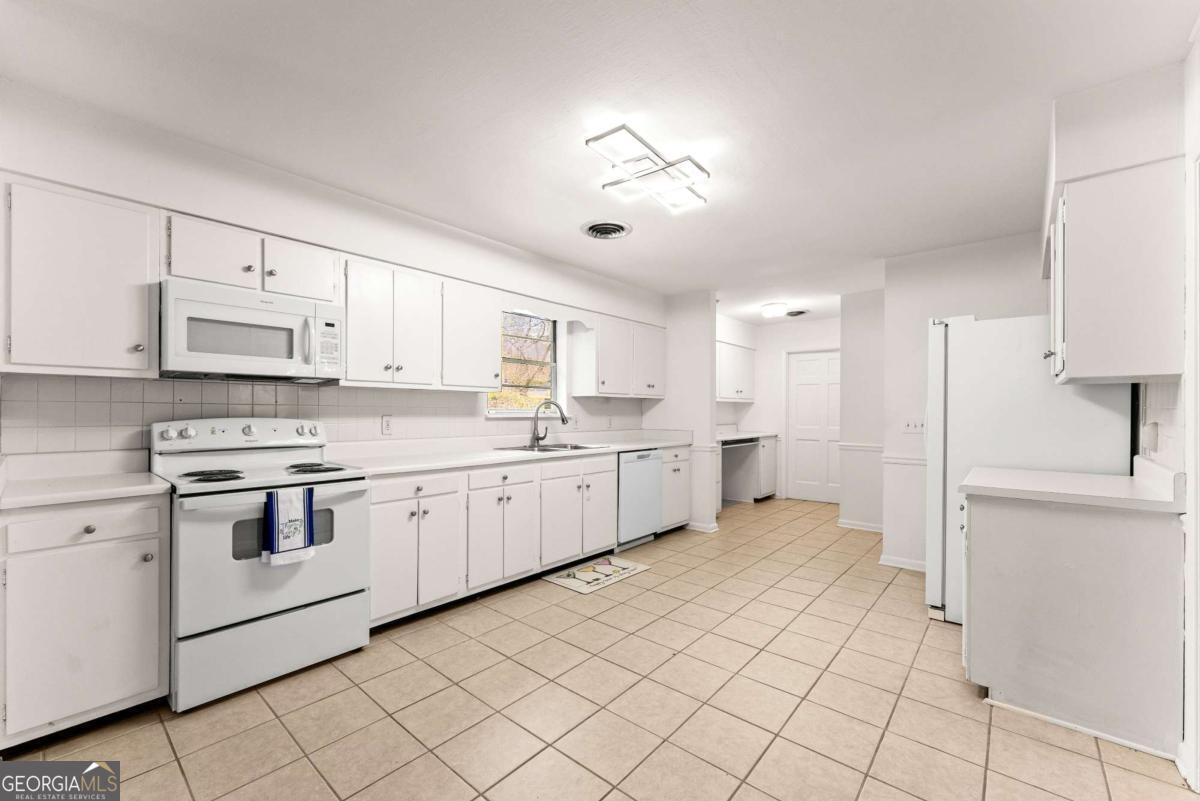1002 Dixon Drive Gainesville GA 30501