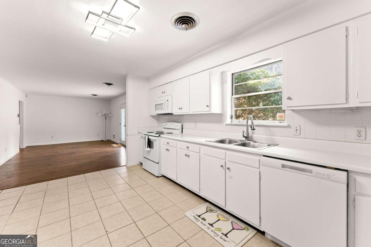 1002 Dixon Drive Gainesville GA 30501