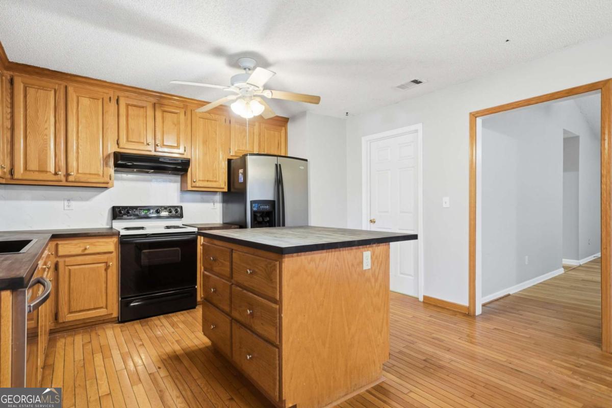 1139 Davis Road W Fairmount GA 30139