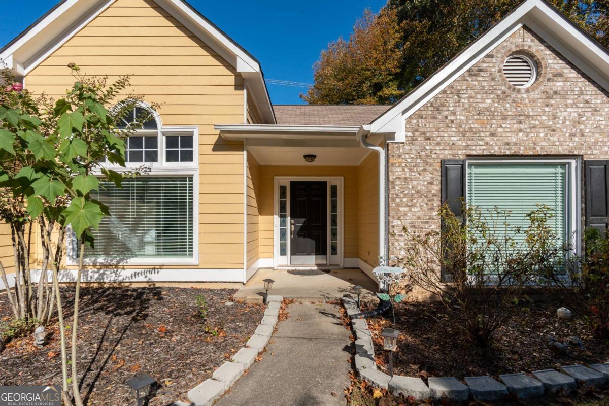 727 Eight Point Court Suwanee GA 30024