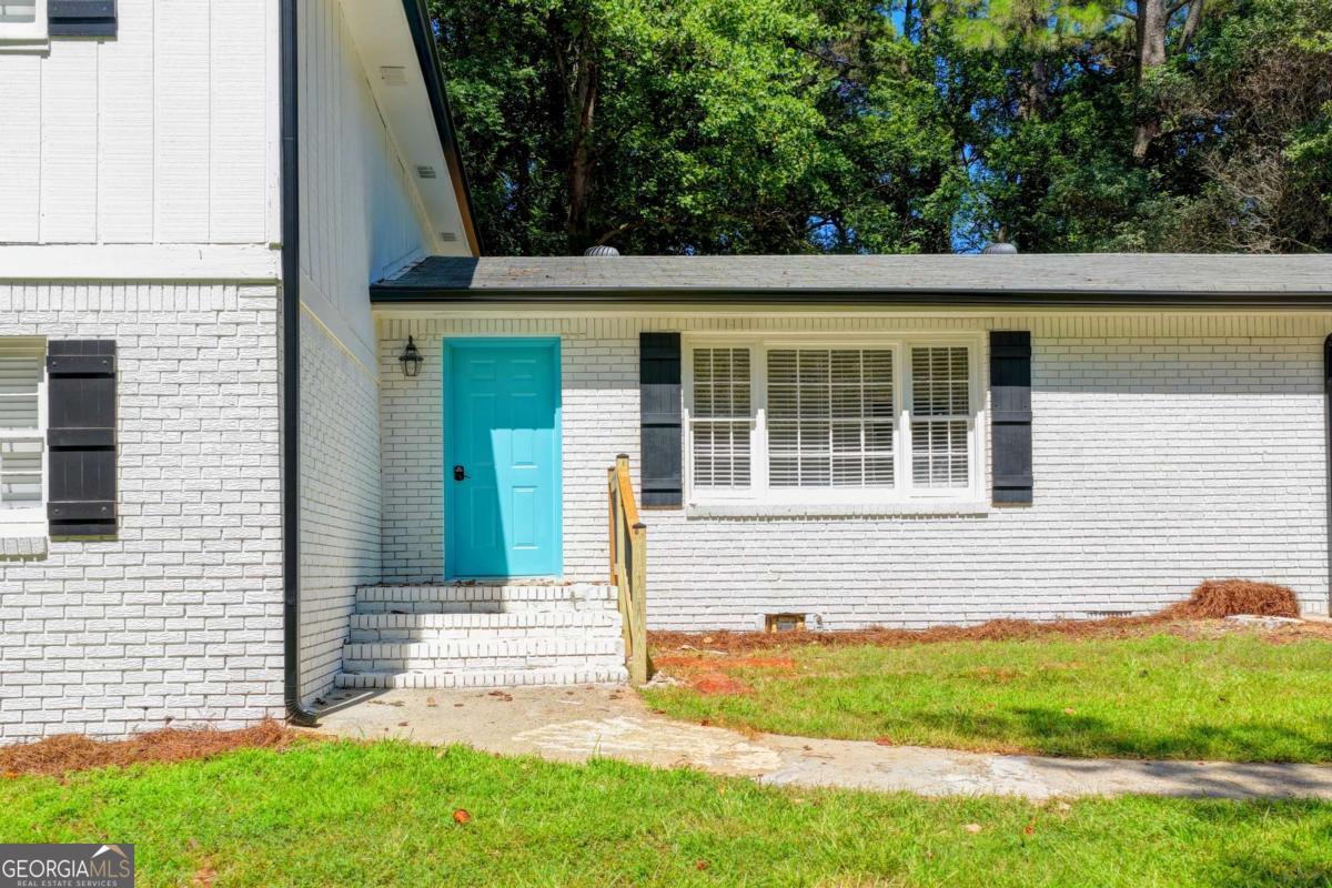 298 W Wind Drive SW Lilburn GA 30047