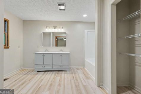 172 Fred Henry Lane Clayton GA 30525