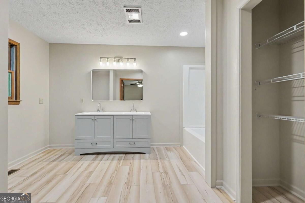 172 Fred Henry Lane Clayton GA 30525