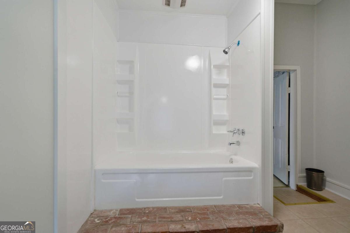 108 King Street Adairsville GA 30103