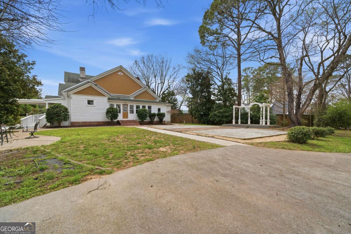 108 King Street Adairsville GA 30103