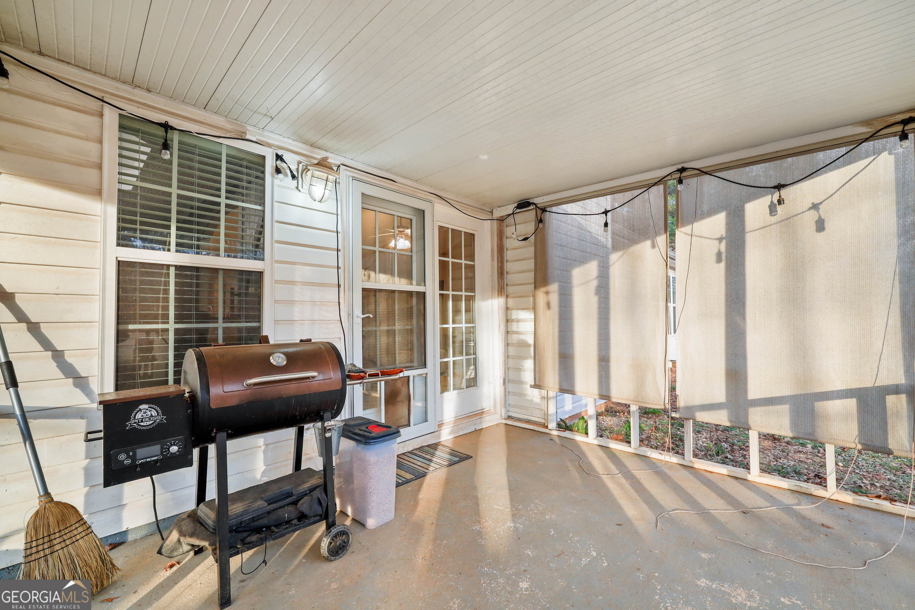162 Oak View Drive Hull GA 30646