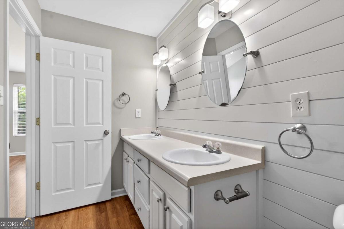 4210 Oakwood Road Oakwood GA 30566