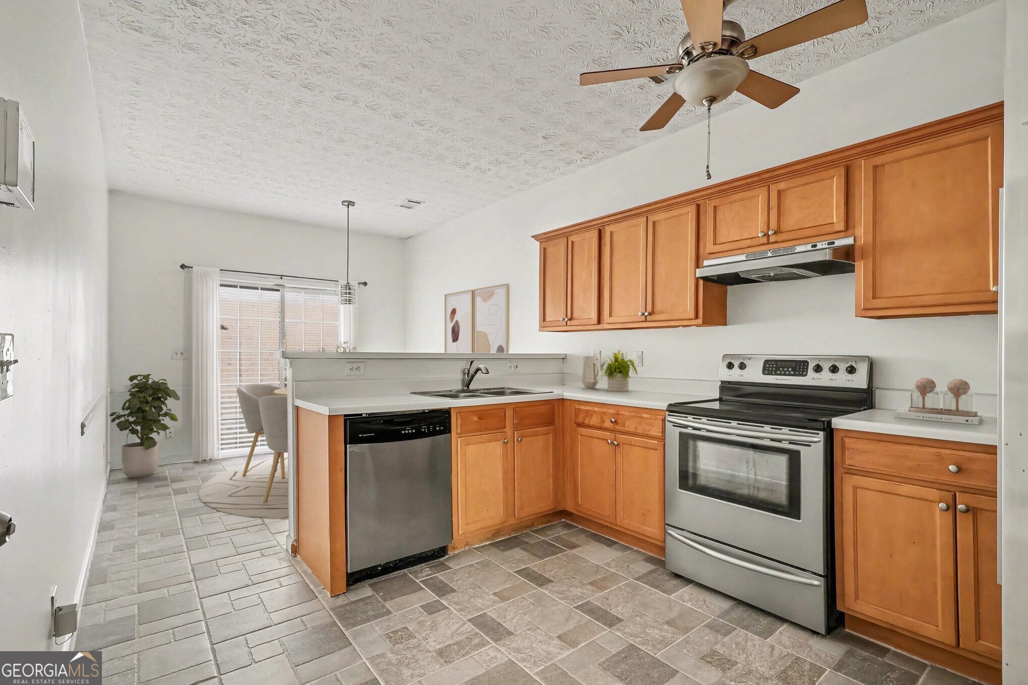 2818 Village Trace Atlanta GA 30344
