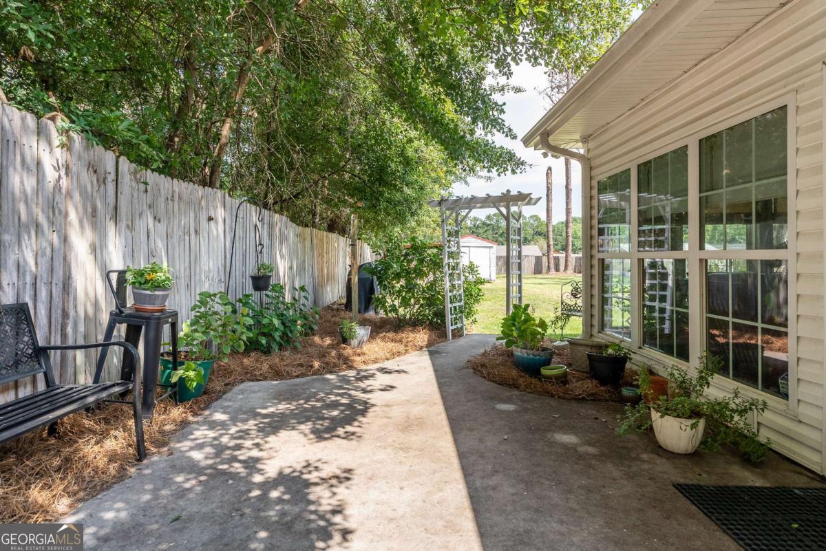 1238 Red Keen Road Waycross GA 31503