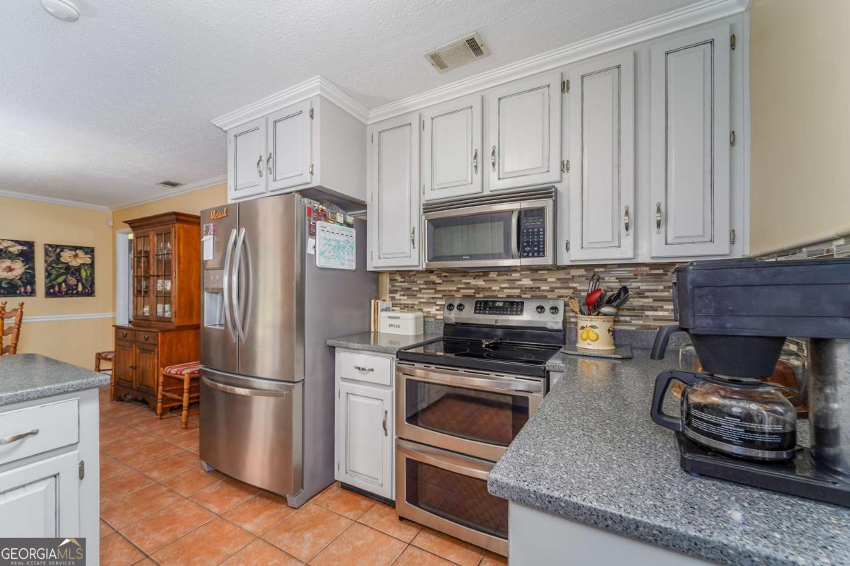 1238 Red Keen Road Waycross GA 31503