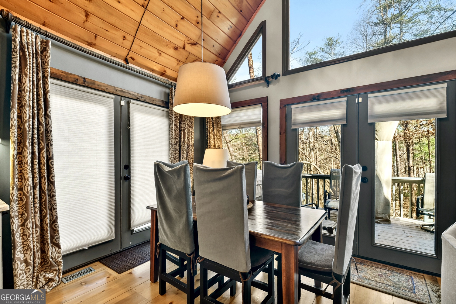 215 Valley View Road Ellijay GA 30536