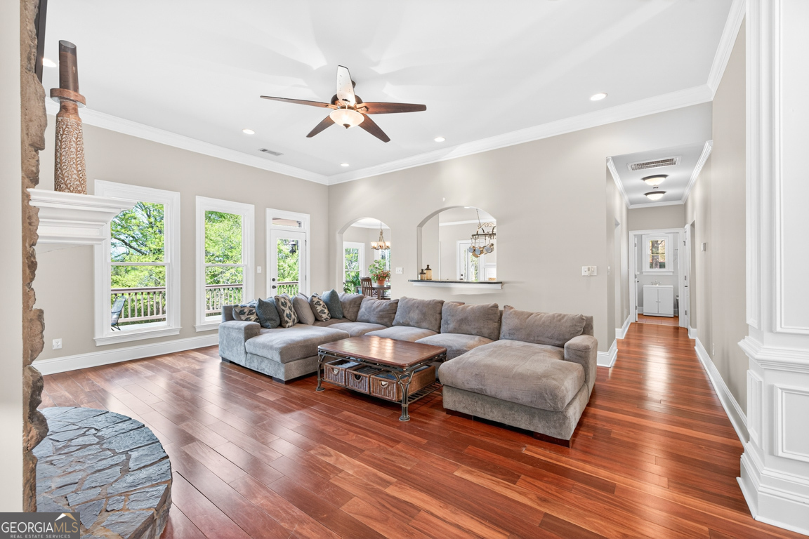 1121 Deer Trail Bishop GA 30621