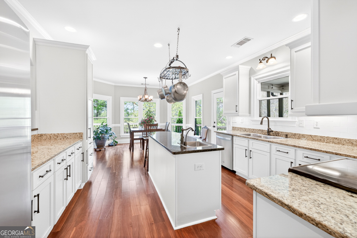 1121 Deer Trail Bishop GA 30621