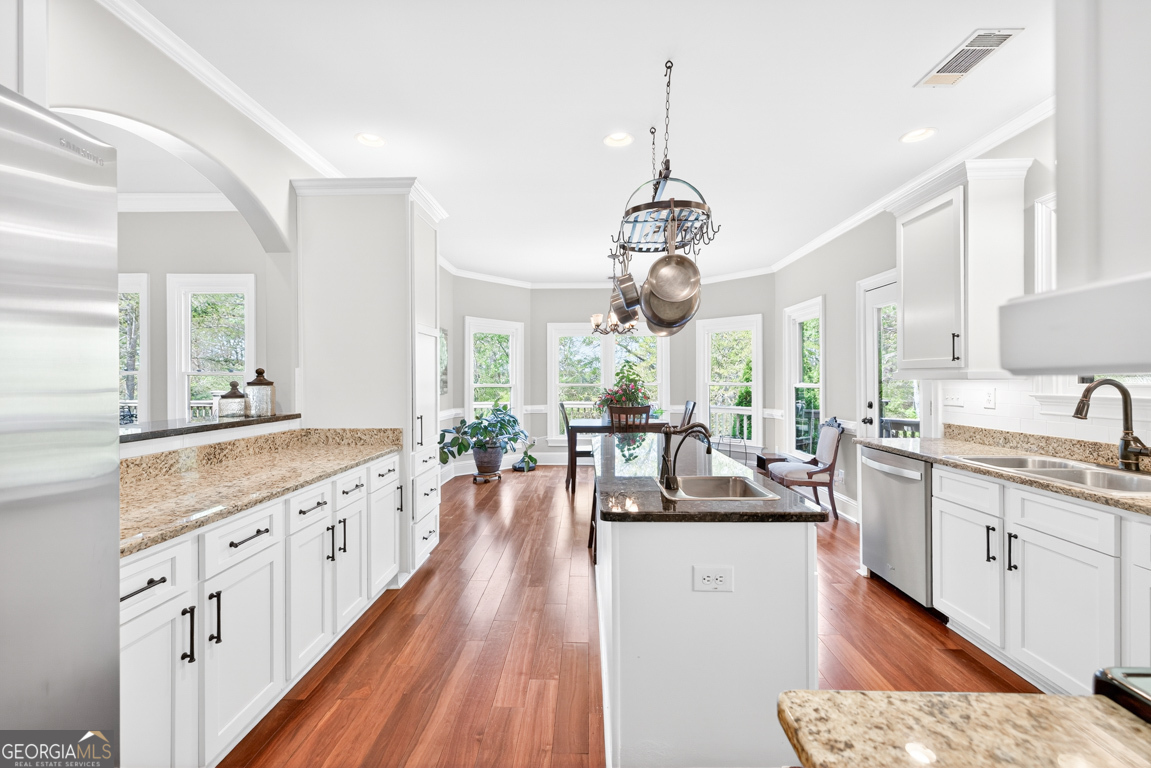 1121 Deer Trail Bishop GA 30621