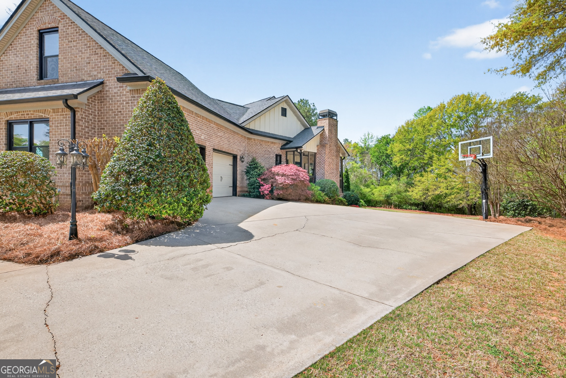1121 Deer Trail Bishop GA 30621