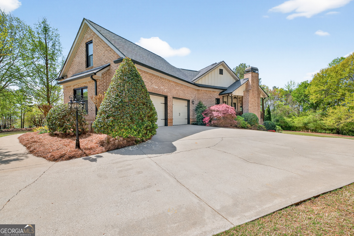 1121 Deer Trail Bishop GA 30621
