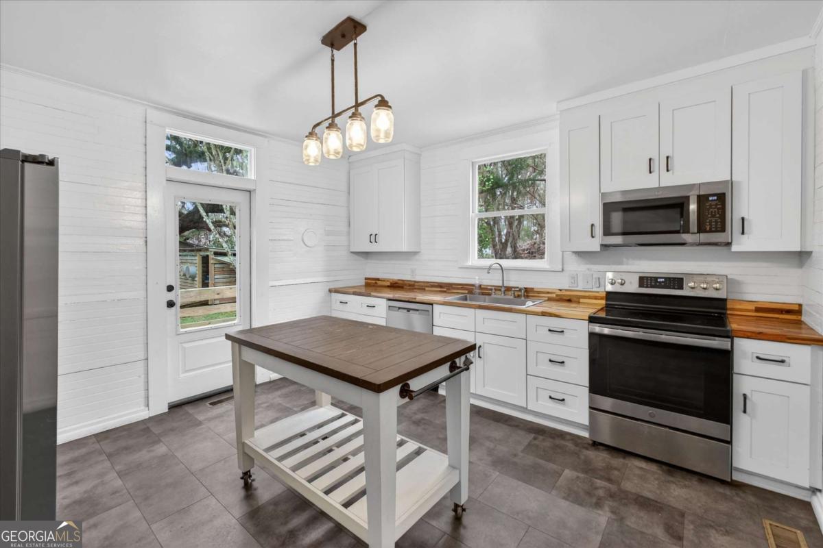 1401 Wayne Darien GA 31305