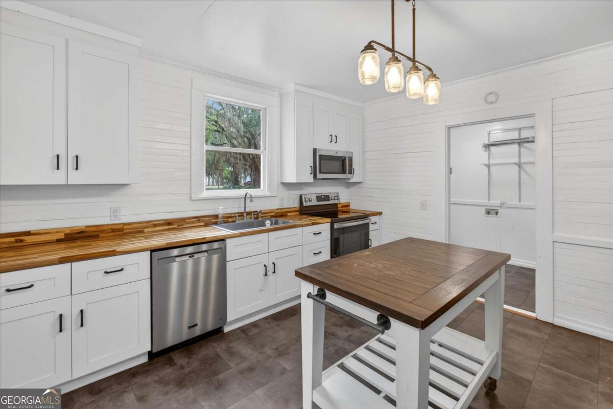 1401 Wayne Darien GA 31305