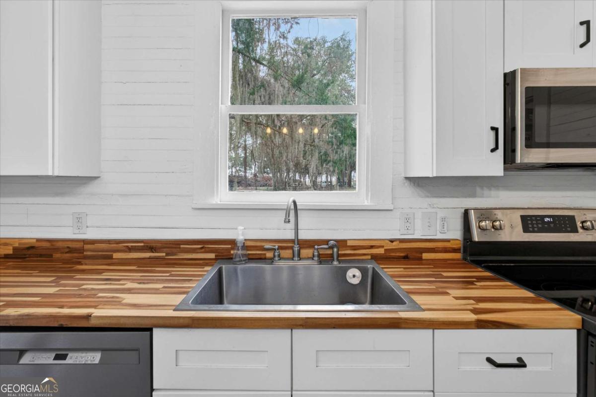 1401 Wayne Darien GA 31305