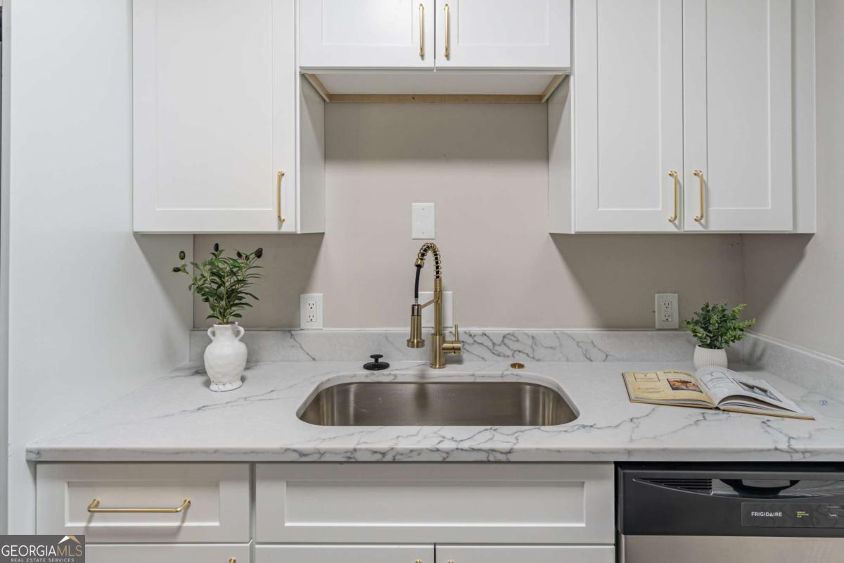 1103 Lake Pointe Circle Roswell GA 30075